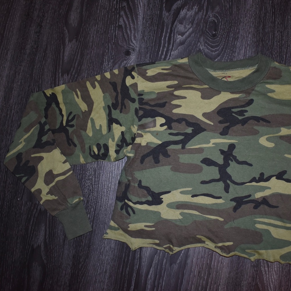 Long Sleeve Camo Crop Top with frayed edge